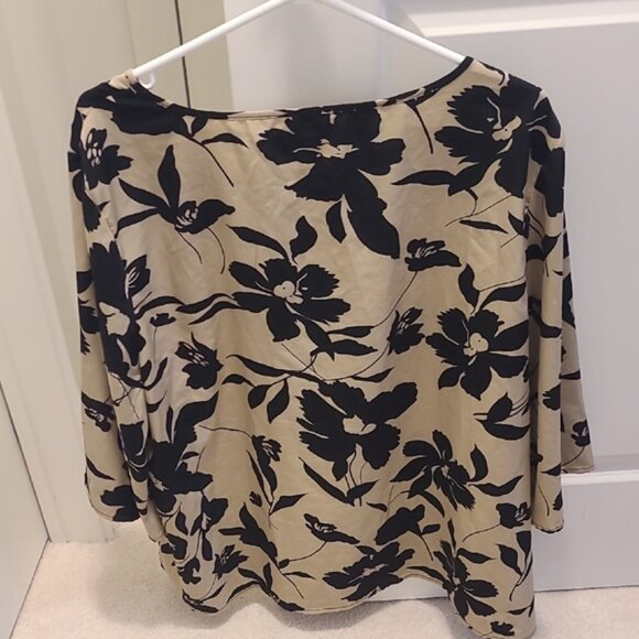 SHEIN Black and Cream Floral Blouse - Picture 5 of 7